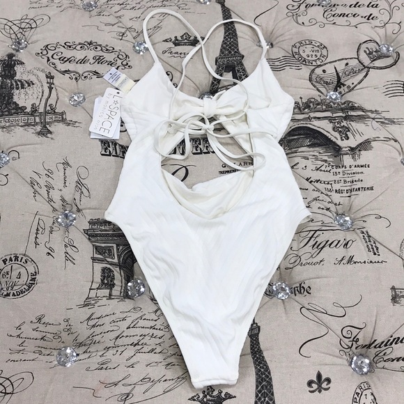 🎁 L*Space Miss Molly Crossroads Texture One-Piece Swimsuit - Picture 5 of 11
